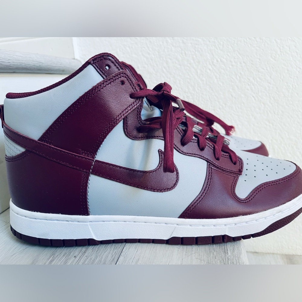 Men’s Nike Dunk High Sz12, the left shoe lace is cut- will need to replace